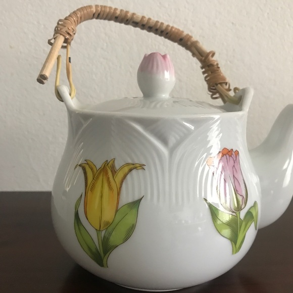 🌷 Tulip Time -Tea Pot - Picture 4 of 6
